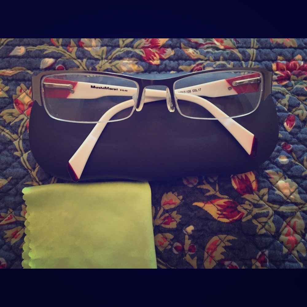 Eyeglasses frame